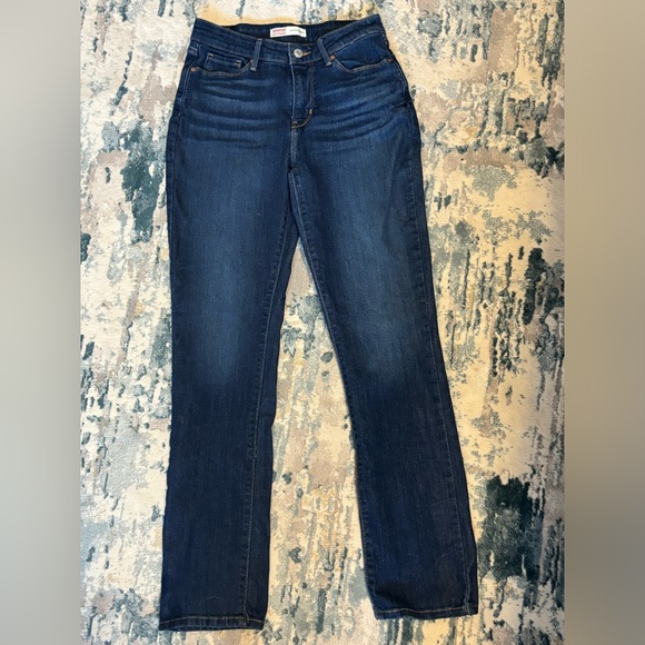 Levi’s Signature Mid-rise Straight Leg Jeans, size 2. - Picture 1 of 8
